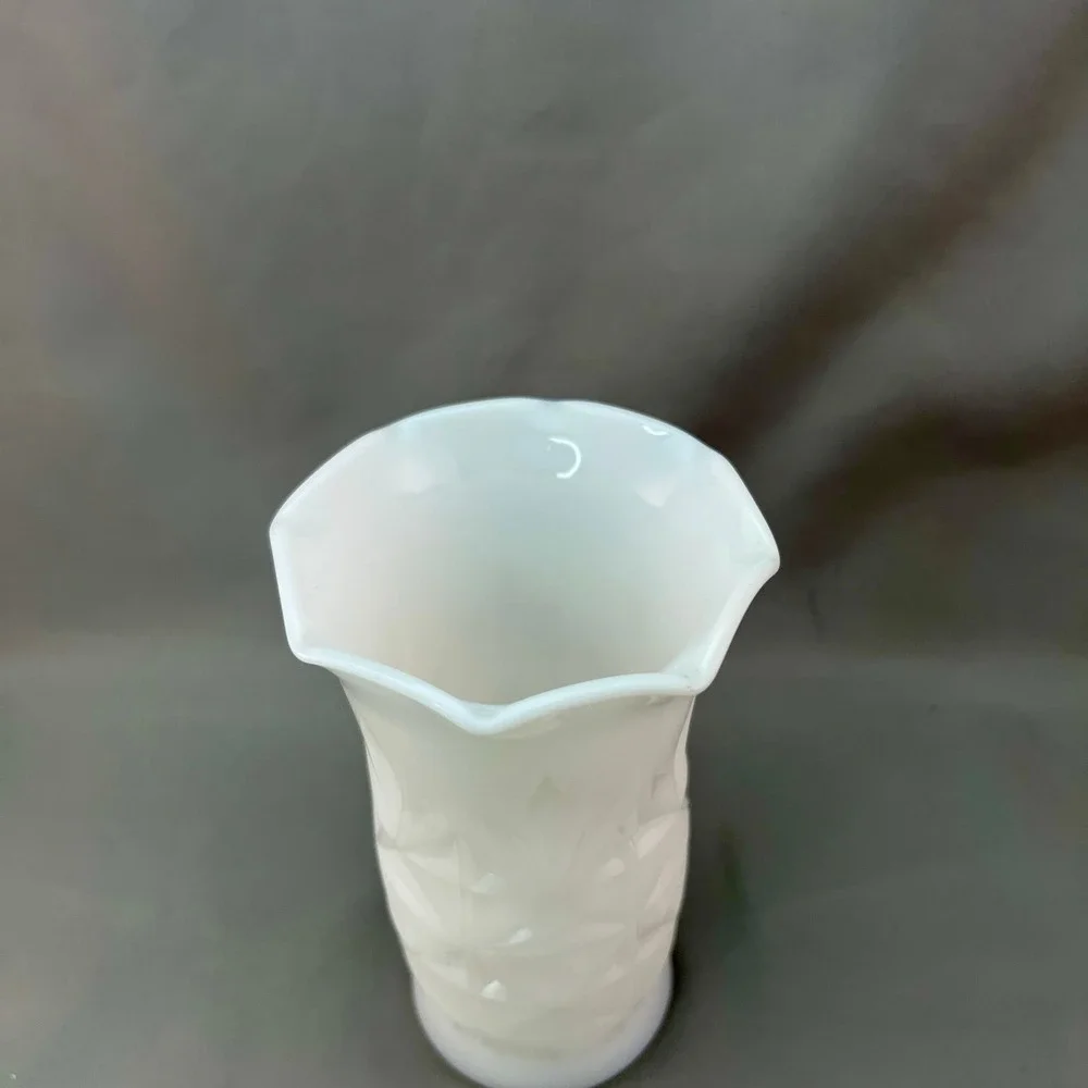 Hazel-Atlas Milk Glass Vase Small White Excellent Starburst Scalloped Rim 5.5 in